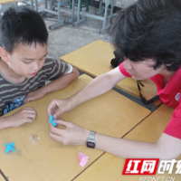 邵阳学子暑期三下乡：折纸虽短 情意绵长