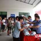 隆回：摩托车驾驶证“送考下乡”  便民服务“零距离”