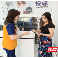城步消防救援大队走进商铺开展消防知识宣传活动
