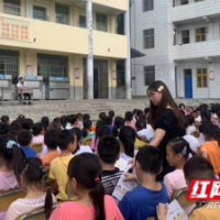 隆回：“十全十美护平安”安全法治宣传活动进校园