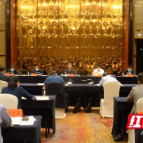 严华主持召开全市疫情防控工作调度会商会