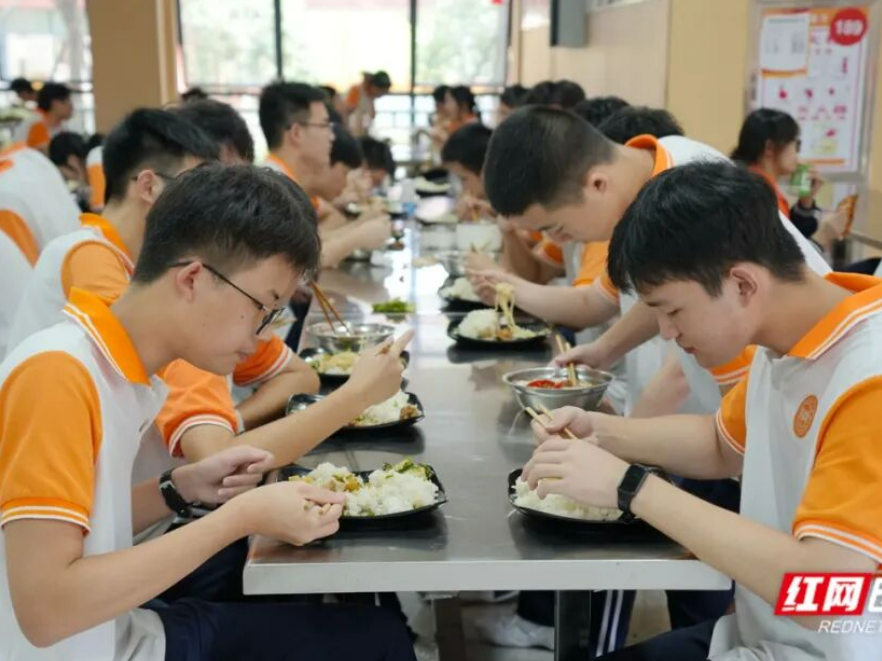 观潮的螃蟹丨“校园餐”智慧监管的湘阴做法