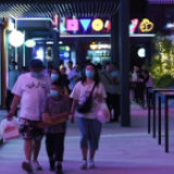 北京晚报:线下消费可以尽兴 ,疫情防控不能任性