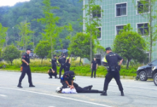 不到10分钟解救“人质” 长沙300余特警开展跨区域应急拉动演练