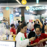 仍从容•年中经济观察④丨“困”则思变，探寻零售企业“突围之道”