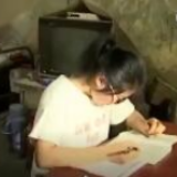 女孩考上大学却发愁学费,数万网友留言“我出了”