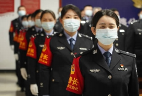 长沙女子乘警队亮相高铁