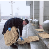 组图｜湖南大部分地区迎来初雪，长沙火车站开往各方向列车均运行正常