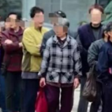 造谣“马云发红包”致大量老人聚集银行排队取款 江西一男子被拘留