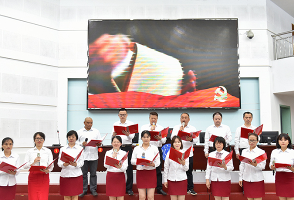 百年攀登路，世纪奏华章——湖南医药学院举行红色经典诗词活动