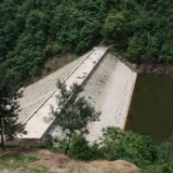 怀化麻阳一小型水库发生漫坝险情 水利部门及时预警转移未出现人员伤亡