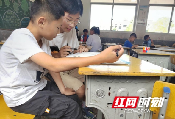湖南信息学院支教团队赴平江乡村传递“爱的教育”