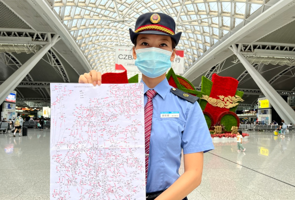 京广十年丨全凭记忆手绘全国铁路图，准确程度堪比复制品