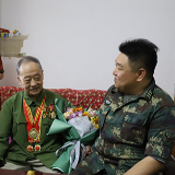 怀化市鹤城区人武部“八一”前夕走访慰问两位一等功臣