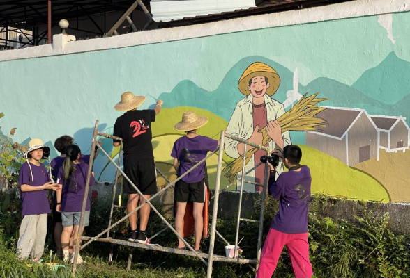 3天、35米长，大学生与中学生联手创作乡村“最美”墙绘