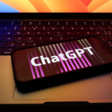 经济日报：人工智能大模型要按暂停键吗？