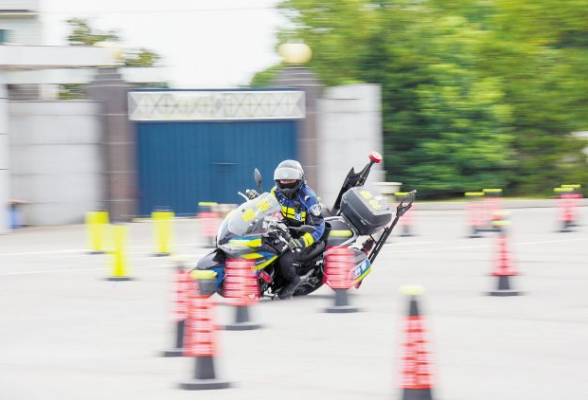 铁骑旋风 长沙市公安局特巡警支队举行警用摩托快反科目比武