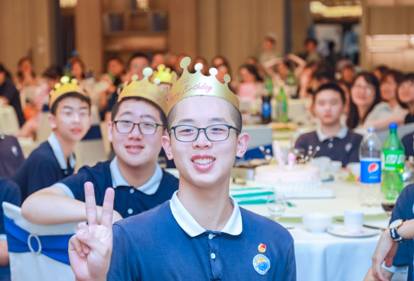你好，14岁！长郡双语实验中学2122班办集体生日会