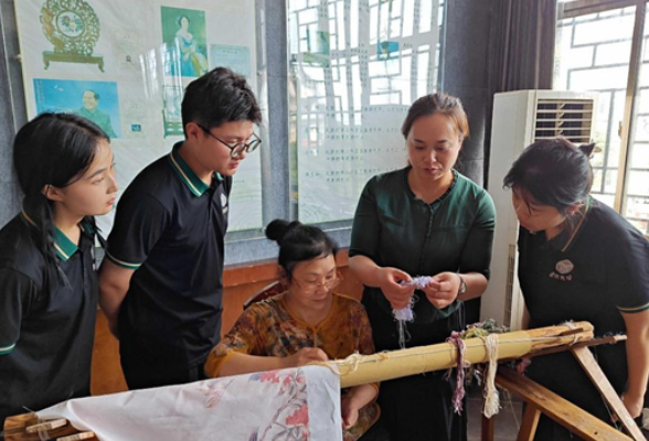 以“绣”为媒 湘疆“非遗”精彩邂逅