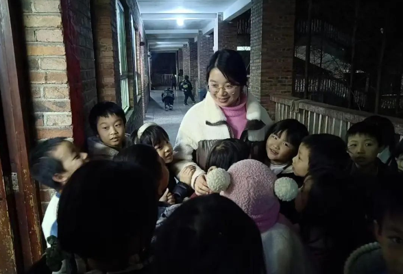 谁在照护900多万个农村小学寄宿生？