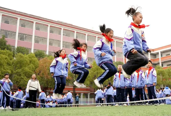 多地中小学课间休息时间延长至一刻钟 创设“阳光课间”