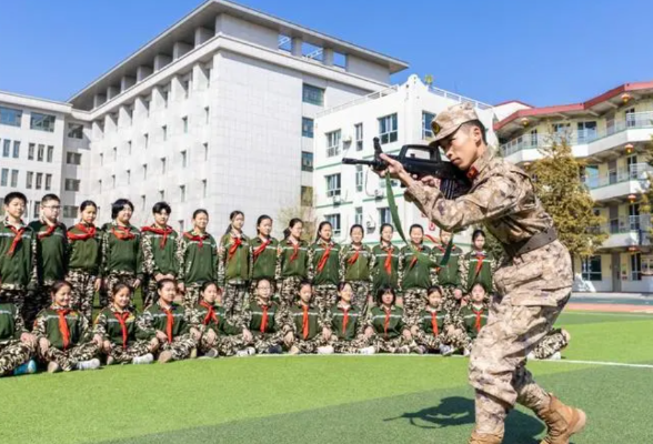 如何依法加强学校国防教育