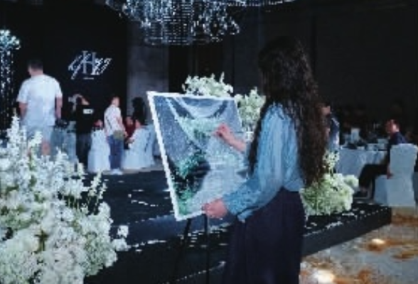 27岁女生辞职做婚礼绘画师 定格无数浪漫瞬间