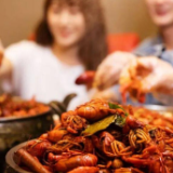 2023年全国餐饮收入超5.2万亿元