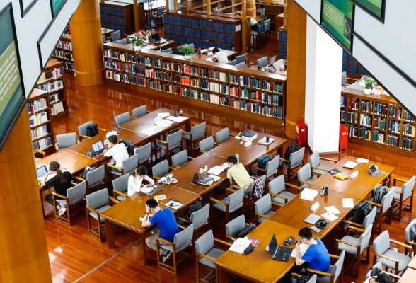 高校图书馆怎样提升吸引力？