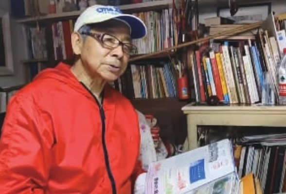 长沙老人60多年以书为友，家里藏了三万本书