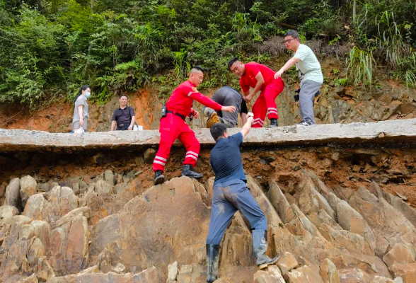 这个失联村，记者竟三进三出！