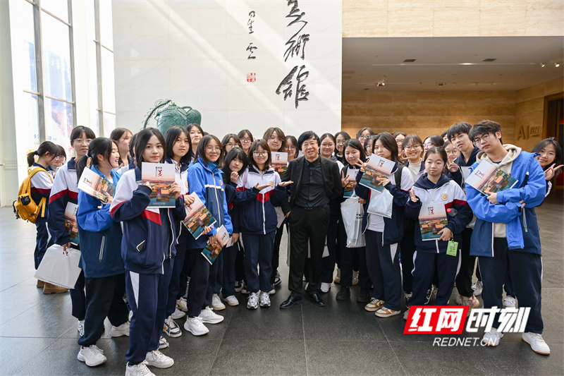 合影.jpg 合影.jpg