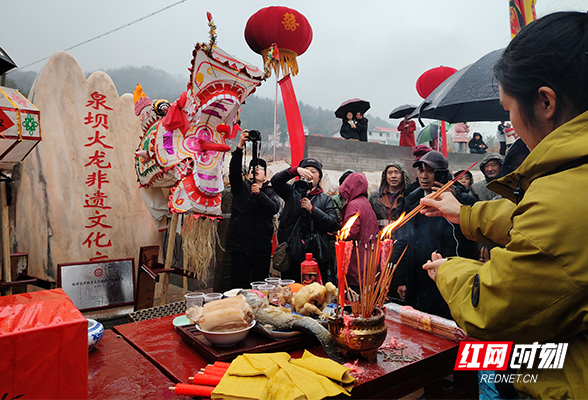 年味非遗丨双峰县举办首届泉坝火龙非遗文化节