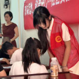 湖南信息学院“萤火启智”实践团进社区开展儿童火灾逃生实训