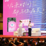 青年作家张皓宸现身上海书展 《后来时间都与你有关》签售火爆