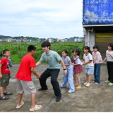 这个盛夏,他们被乡村小孩的提问瞬间破防