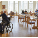 美国加州：近半数新冠肺炎死亡病例来自养老院