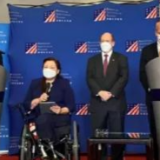 张周项：“访台”的美国议员为黑中国，连家族史都搭上了