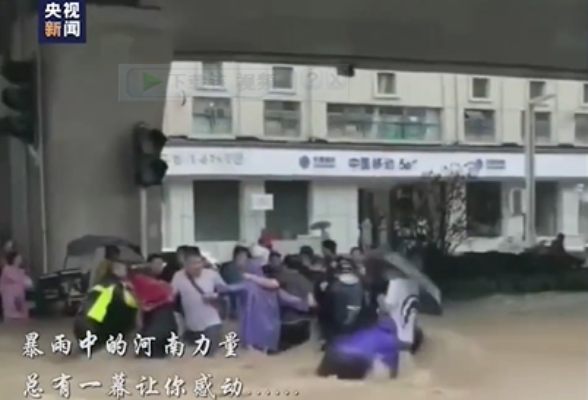 暴雨之下，Ta就是我们的平凡英雄！