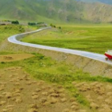 拉萨市热堆村:青稞迎来丰收季 百姓脸上喜笑颜