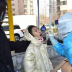 新华全媒+|天津封管区72小时内的“暖心人”