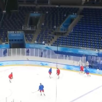 各国冰球队进驻国家体育馆展开适应训练 急诊“大白”们做好准备保障赛事