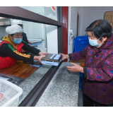 新华全媒+｜全力守护2.67亿多老年人健康养老——2021年度国家老龄事业发展公报透视