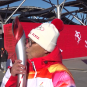 相对论冬奥|罗致焕:从“首金”到护旗 跨越59年的两分钟