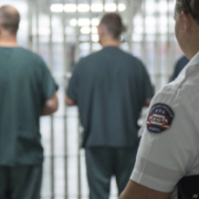 专访：官商勾结、种族主义、劳力剥削——墨西哥国立自治大学专家贝尼特斯谈美国私营监狱“生意经”