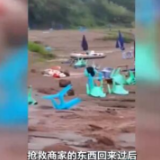 【凡人微光】江水猛涨淹没商户物资 热心小伙们下水打捞3小时