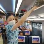 发现最美铁路|中老铁路列车上的一抹青春色彩