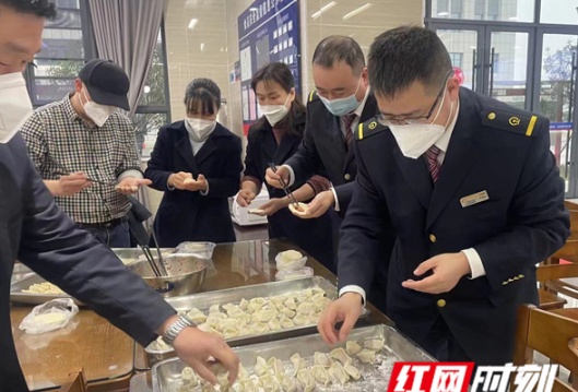 新春走基层｜长沙南行车公寓：饺子包出团圆乐 温情服务暖人心