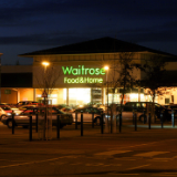 失窃严重、员工遭辱骂 英国88家零售商呼吁政府遏制犯罪