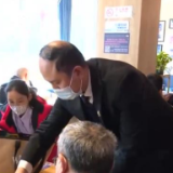 开新店招新人 生活服务类消费市场有序回暖